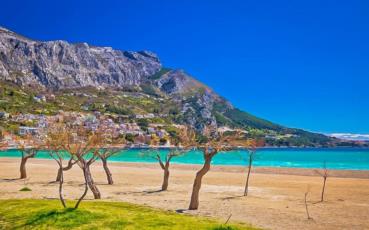 12. Enjoy Your stay at the sandy beach in Omis and visit Split and Dubrovnik